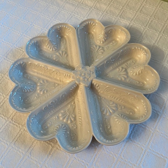 Adorable heart compartmentalized dish - Picture 1 of 3
